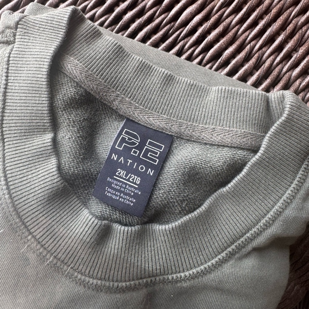 🌸USED P.E Nation Green Crew Neck Long Sleeve Sweatshirt-EXCELLENT COND. SZ:2XL. - Picture 5 of 5